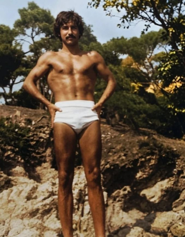 Prof. Dr. Şener Üşümezsoy gençlik karelerini paylaştı: Pozlarını gören herkes aynı şeyi söyledi - Resim: 2