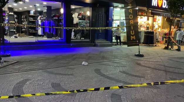 Bağcılar’da hareketli saatler! İş yerine silahlı saldırı: Yaralılar var - Resim : 2