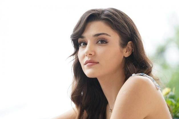 Hande Erçel'in aldığı ücreti duyanın dudağı uçukladı! - Resim: 1