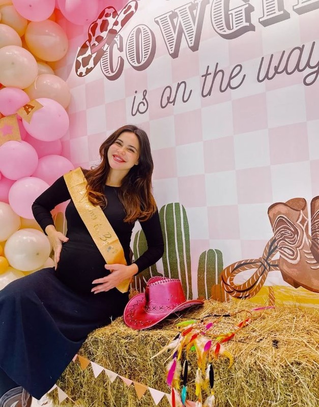 Zeynep Sever Demirel'e sürpriz baby shower partisi! Volkan Demirel ile pozlarını peş peşe paylaştı - Resim: 7