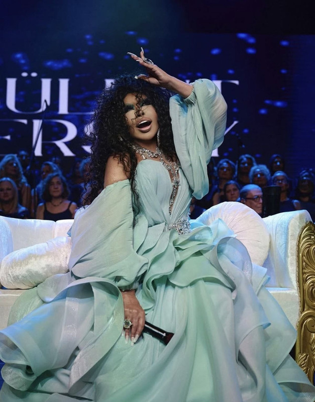 Diva'dan onay çıktı! Bülent Ersoy'un hayatı film oluyor - Resim: 5