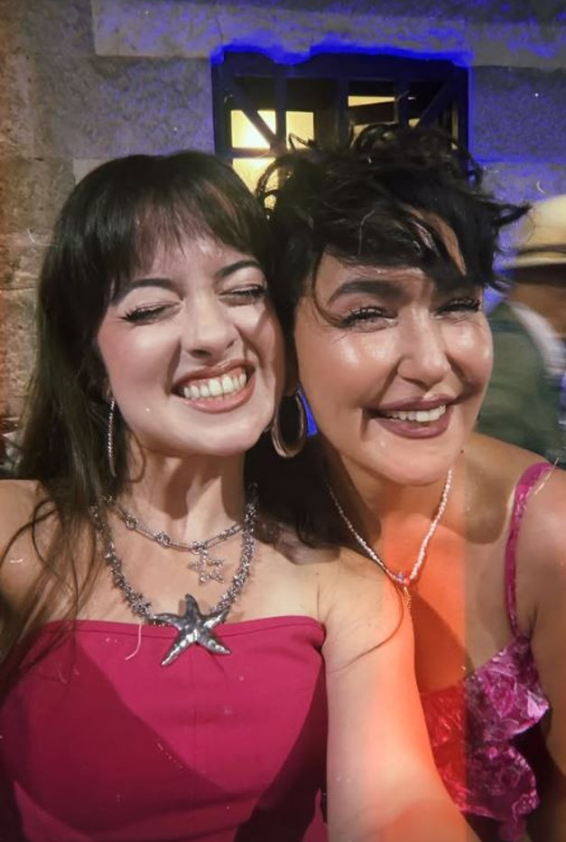 Melis Fis, Şevval Sam konserinde müjdeyi verdi: "Şarkıcılıktan oyunculuğa terfi ediyorum" - Resim : 1