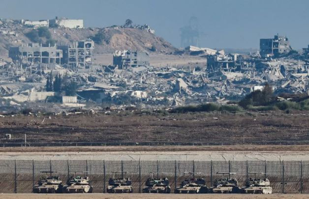 İsrail Gazze’ye kara harekatı başlattı! Tanklar kent merkezinde - Resim : 1