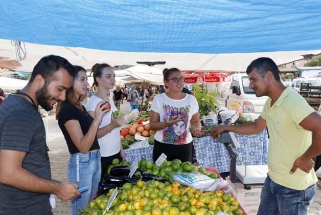 Elma karşılığında aldılar, kırıp çöpe attılar - Resim: 1