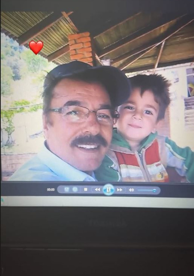 Ferdi Tayfur'un oğlundan yürek yakan paylaşım! Babalar Günü'nde gitarı eline aldı! "Sensiz olmuyor babam" - Resim : 2