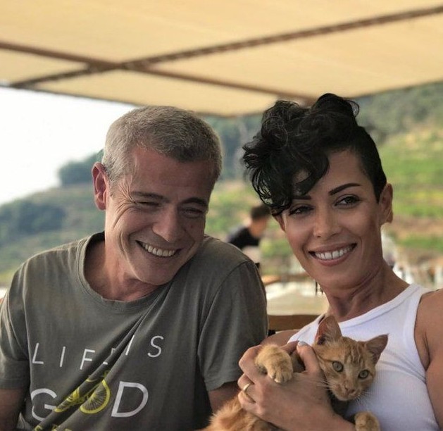 Levent Yüksel'den evlilik yıl dönümlerinde eşiyle romantik kare! "Sevdikçe sevesim geliyor'' - Resim: 4