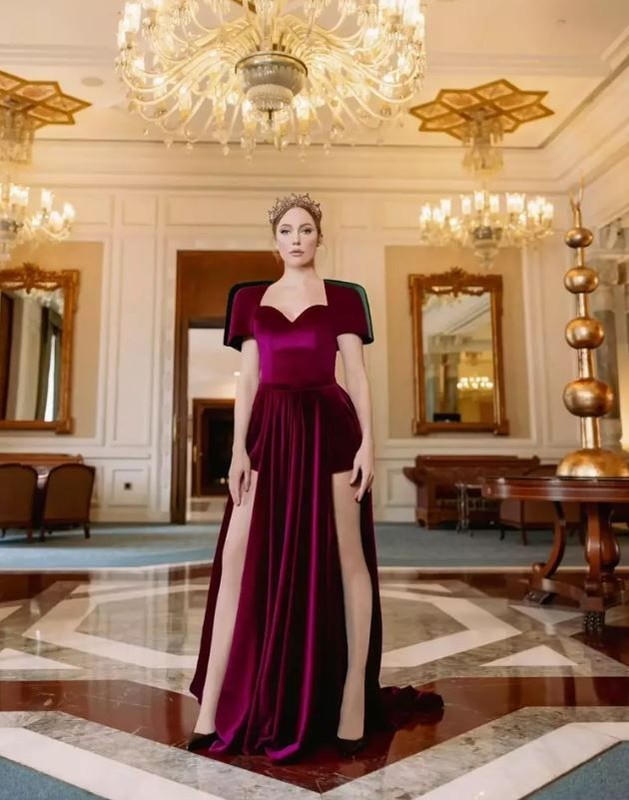 Meryem Uzerli'nin Çırağan Sarayı pozları mest etti! Yırtmaçlı tarzı ortalığı kasıp kavurdu - Resim: 3