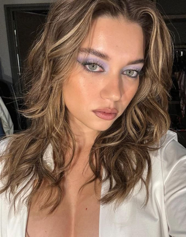 Ünlü oyuncu Afra Saraçoğlu'ndan tatil pozu! Mayolu paylaşımıyla dikkat çekti - Resim: 1