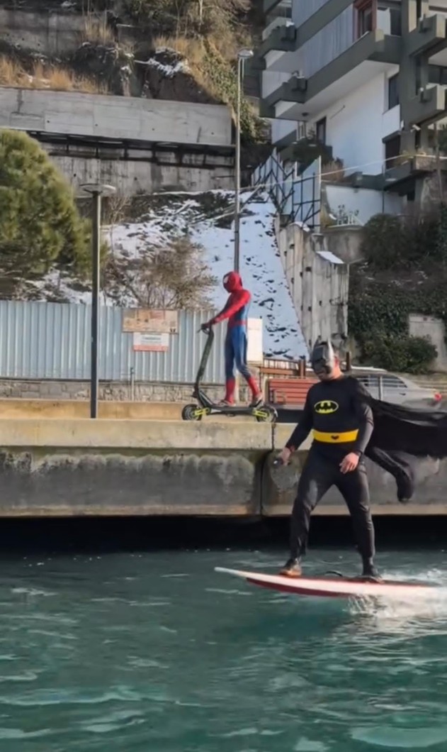 İstanbul'da ilginç görüntü!  Bir yanda Batman bir yanda Spider Man! - Resim : 2