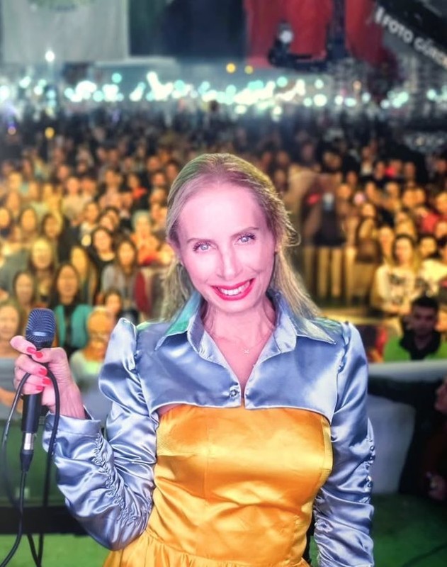 Ünlü şarkıcı Zeynep Casalini fit formunun sırrını verdi! Meğer güzelliğini onlara borçluymuş - Resim: 1