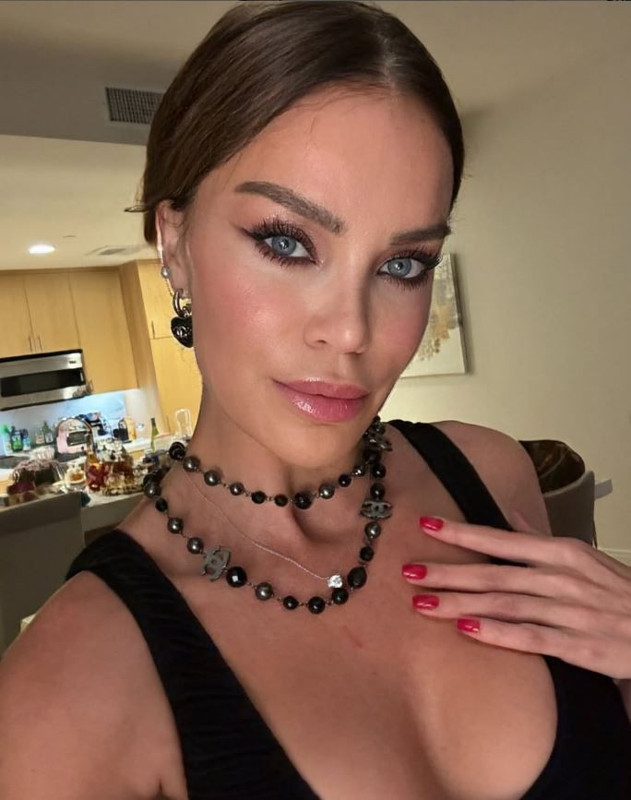 Ebru Şallı müstakbel geliniyle görüntülendi! Oğlu Beren'in sevgilisini cümle aleme tanıttı - Resim: 1