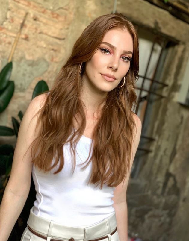 Elçin Sangu öyle bir poz verdi ki gören çıplak sandı! - Resim: 2