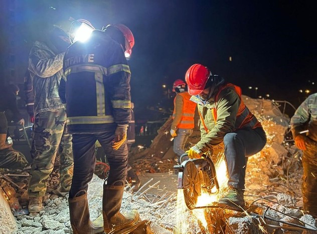 Bin 400 kişinin can verdiği Ebrar Sitesi'nde de büyük acı! Bakmaya bile dayanamadılar! - Resim : 5