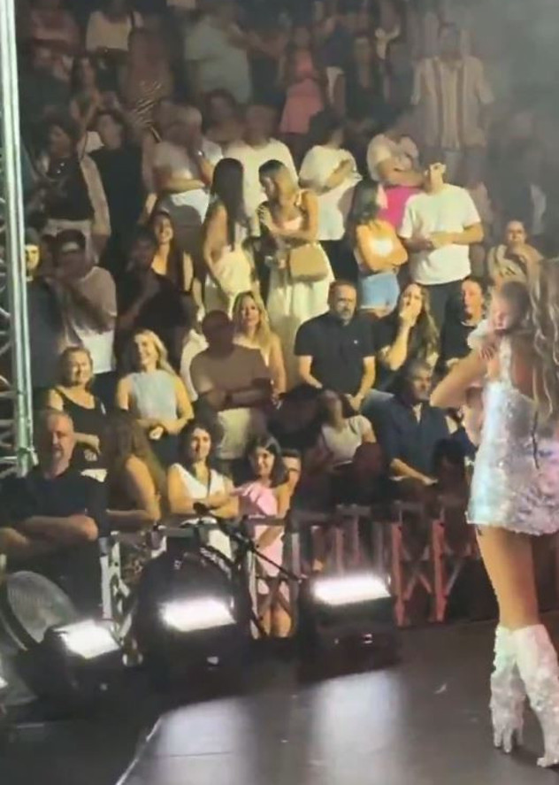 Hadise'den minik hayranına büyük jest: “Beşibiryerde yollayacağım” - Resim : 2