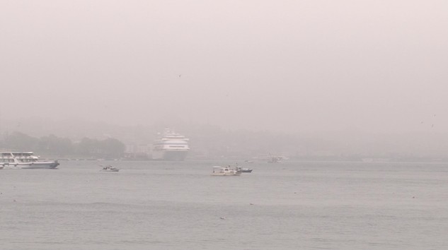 İstanbul'da sabahın erken saatlerinde etkili oldu. İki yaka arasında görüş mesafesi düştü - Resim : 1