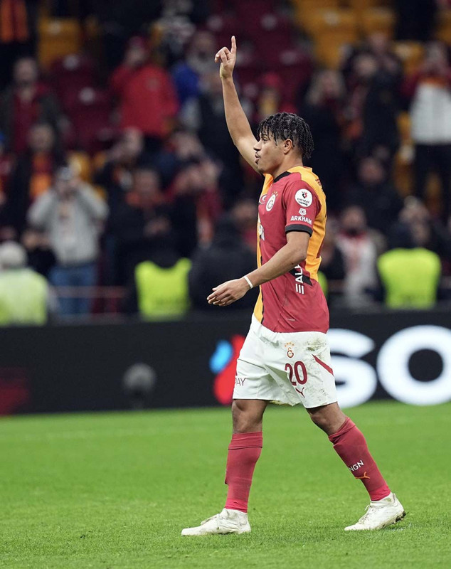 Transferin gözdesi oldu! Galatasaray’ın yıldızı Sara’ya 2 dev talip birden! Bonservis bedeli dudak uçuklattı - Resim: 6