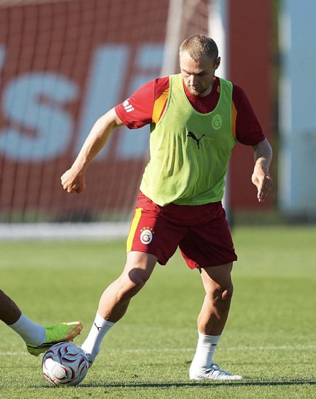 Galatasaraylı yıldızdan yönetime şok talep: “Bonservisimi verin gideyim” - Resim: 5