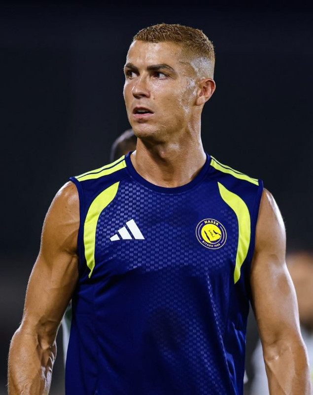 Cristiano Ronaldo'nun yeni imajı şoke etti! Saçının rengini değiştirdi, hayranlarını ikiye böldü - Resim: 6