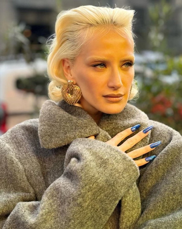 Ünlü model Didem Soydan'dan cesur paylaşım! Bornozlu pozları sosyal medyayı kasıp kavurdu - Resim: 1
