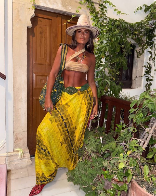 Eda Taşpınar'dan nefes kesen paylaşım! Minicik bikinisiyle pozlar verdi, o hali takipçilerini mest etti - Resim: 1