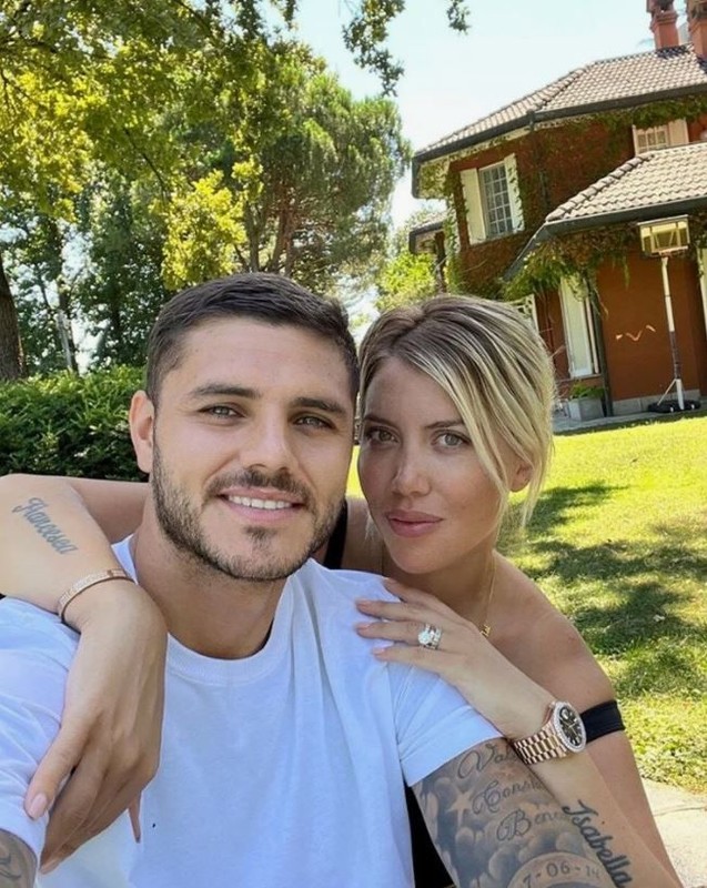 Galatasaray'ın yıldızı Mauro Icardi ile boşanmıştı! Wanda Nara'dan romantik kutlama geldi! Paylaşımı manidar bulundu - Resim: 1
