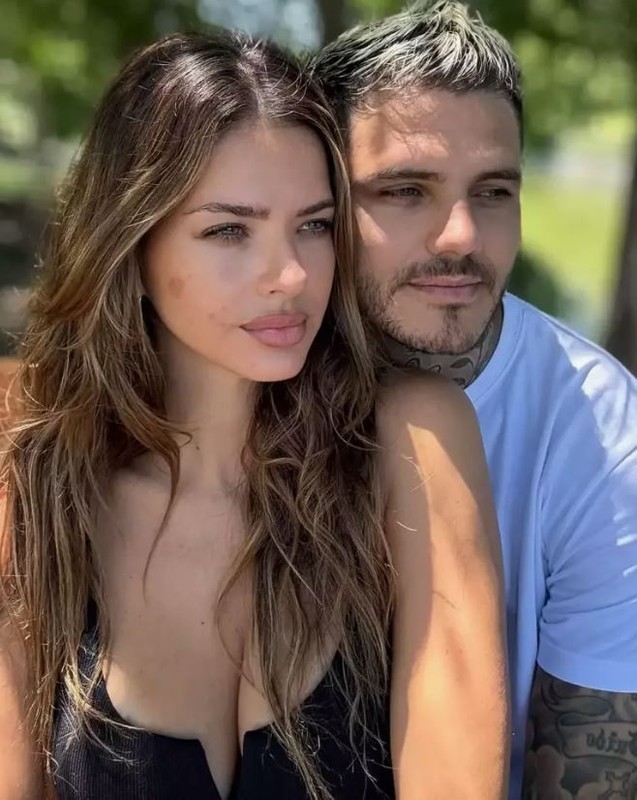 Galatasaray'ın yeni yengesi China Suárez'den aşk dolu kare! Mauro Icardi'nin kucağında poz verdi - Resim: 2