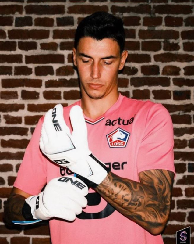 Milli futbolcu Berke Özer'in yeni aşkı ortaya çıktı! Gönlünü Fransız modele kaptırdı - Resim: 2