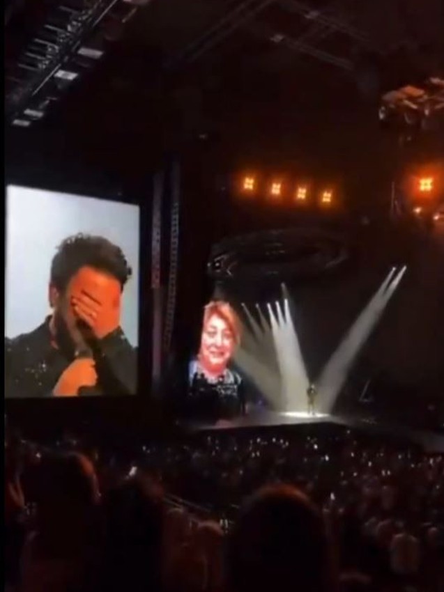 Annesinin kaybıyla yıkılmıştı! Ünlü şarkıcı Tarkan sahnede gözyaşlarına boğuldu - Resim : 3