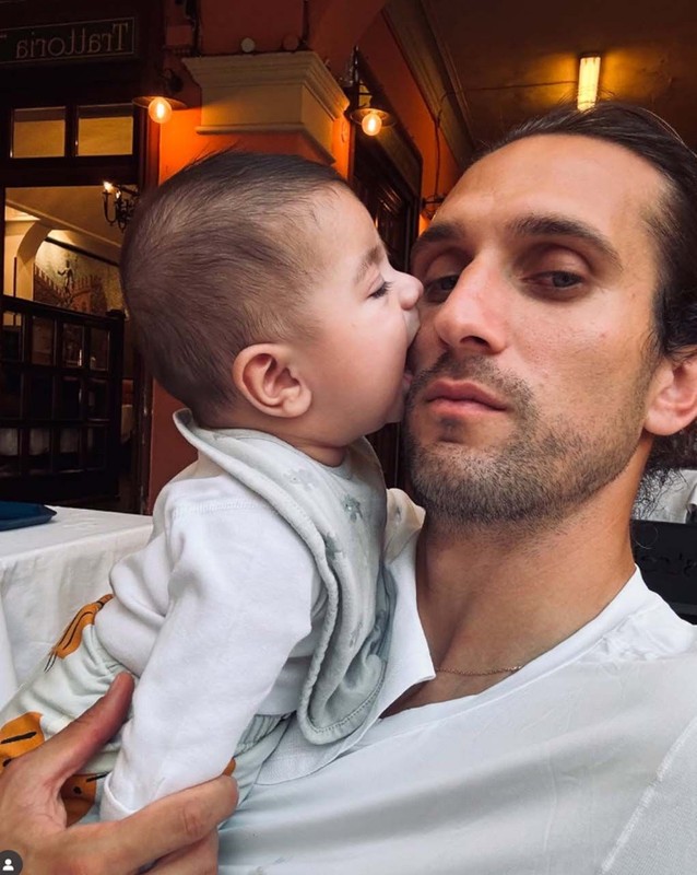 Yusuf Yazıcı ve Melisa Aslı Pamuk’tan yeni aile pozu! Mylan bebeği gören herkes aynı kişiye benzetti! - Resim: 2