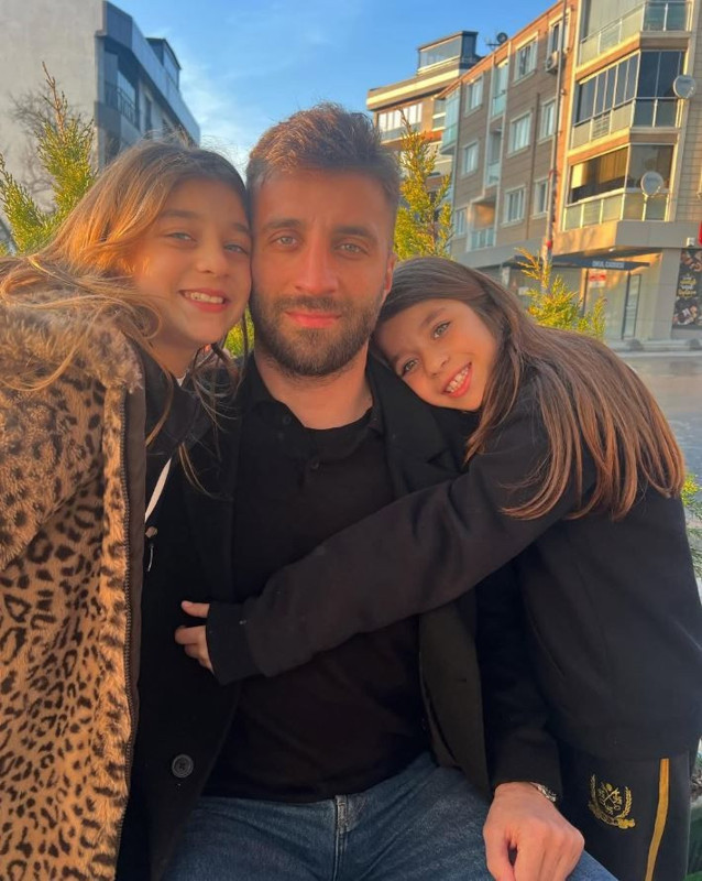 Ebru Şancı'nın göğüs dekoltesi kocasını rahatsız etti! Alpaslan Öztürk'ten uyarı geldi - Resim: 2