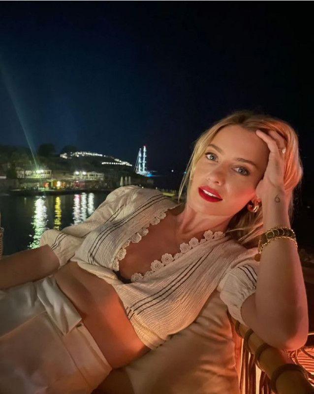 Tuba Ünsal'dan yıllar sonra gelen itiraf: Hayır demeyi bilseydim ruhumu satmazdım! - Resim: 4