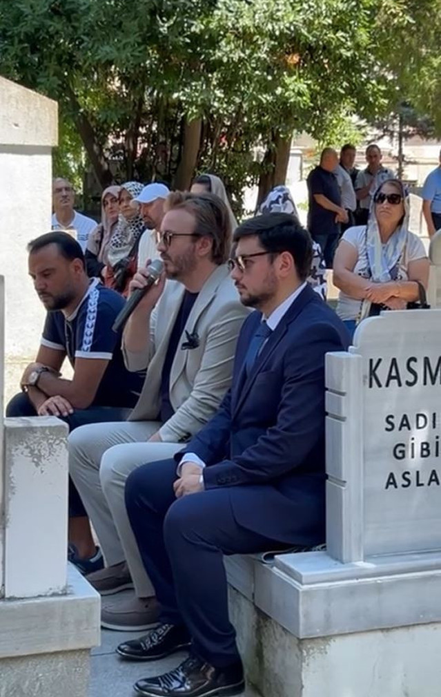 Alişan'ın kardeş acısı: Selçuk Teştaş'ı vefatının 5'inci yıl dönümünde mezarı başında andı - Resim : 2