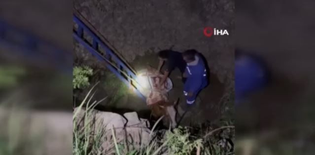 Batman'da gece saatlerinde 3 metrelik kuyudan gelen acı acı bağırış sesleri resmi ekipleri harekete geçirdi. 3 metrelik kuyuya inince onu gördüler - Resim: 4