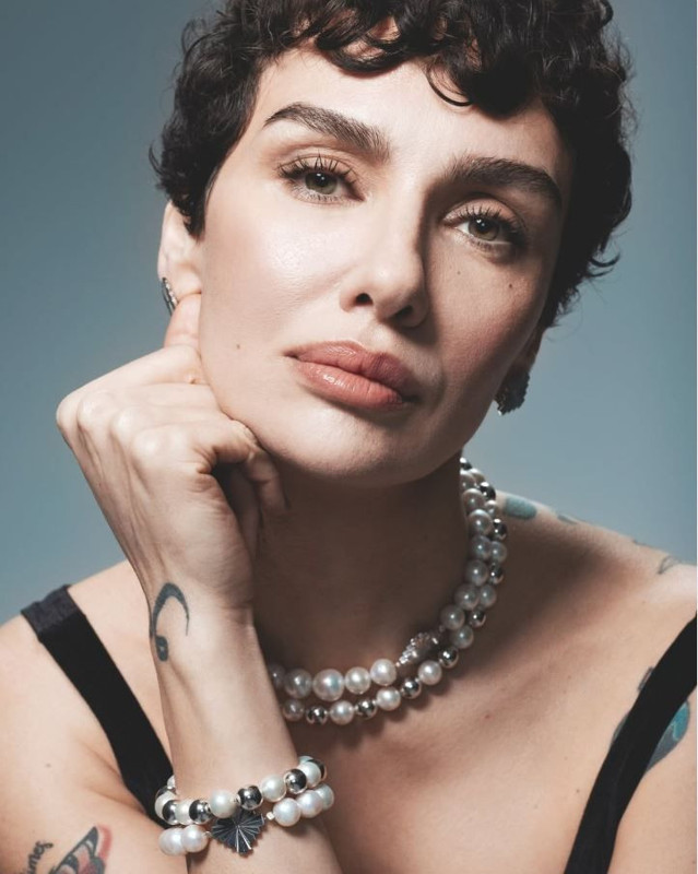 Birce Akalay'dan nostaljik paylaşım! Takipçilerini 20 yıl öncesine götürdü - Resim: 1