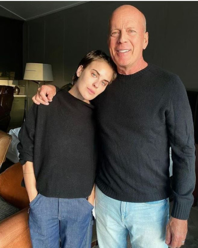 Demansla mücadele eden Bruce Willis'in son hali ortaya çıktı! Kızının düğünündeki hali yürek  burktu - Resim: 5