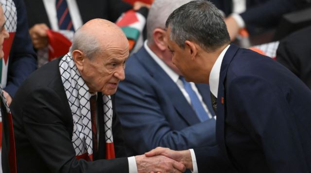 TBMM'de Gazze Zirvesi'nde bir araya geldiler! Devlet Bahçeli'nin ve Özgür Özel'in o anları dikkat çekti! - Resim : 3