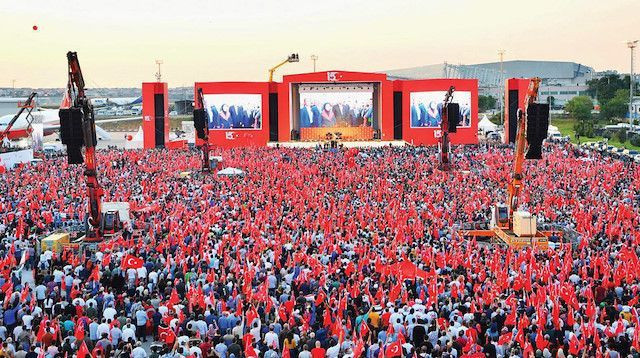 Bakan Uraloğlu,15 Temmuz gecesinde yaşananları ilk kez anlattı: Abdest alıp çocuklarımla vedalaştım - Resim : 4