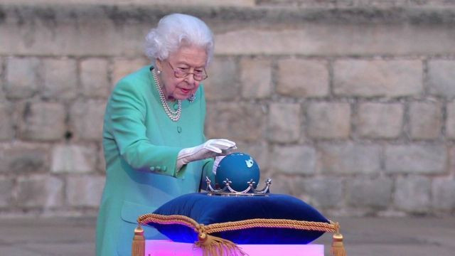 Dünya bu görüntüyü konuşuyor! Kraliçe 2. Elizabeth törene katılamadı İngiltere'nin çözümü halkı şaşkına çevirdi - Resim: 3