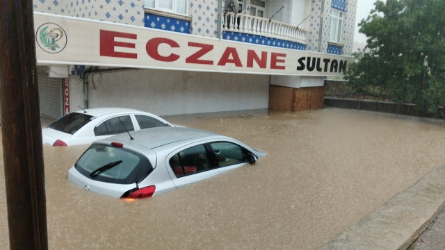 Meteoroloji uyarmıştı! 3 ilde sel felaketi! Görüntüler korkunç - Resim : 1