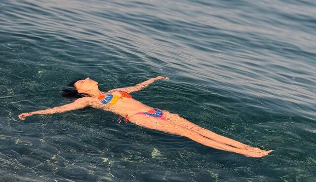Kızılcık Şerbeti'nin Kıvılcım'ı Evrim Alasya'dan cesur tatil paylaşımı: Bikinili pozlarıyla dikkat çekti - Resim: 3