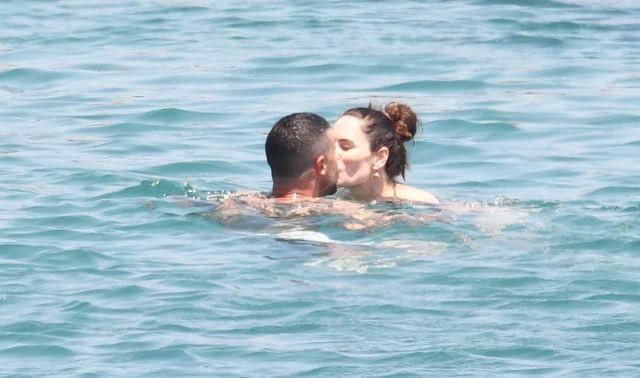 Yıldız Çağrı Atiksoy ile Berk Oktay Bodrum'da aşk tazeledi: Romantik anları görüntülendi - Resim: 5