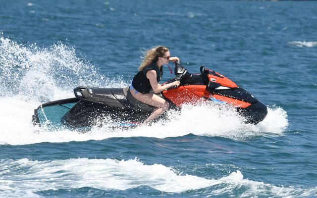 Yasemin Kay Allen'ın adrenalin dolu Bodrum tatili! Tüm hünerlerini sergiledi - Resim: 5