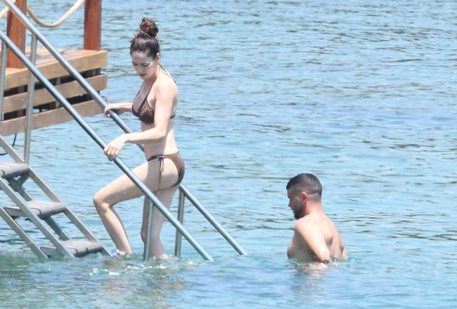 Yıldız Çağrı Atiksoy ile Berk Oktay Bodrum'da aşk tazeledi: Romantik anları görüntülendi - Resim: 3