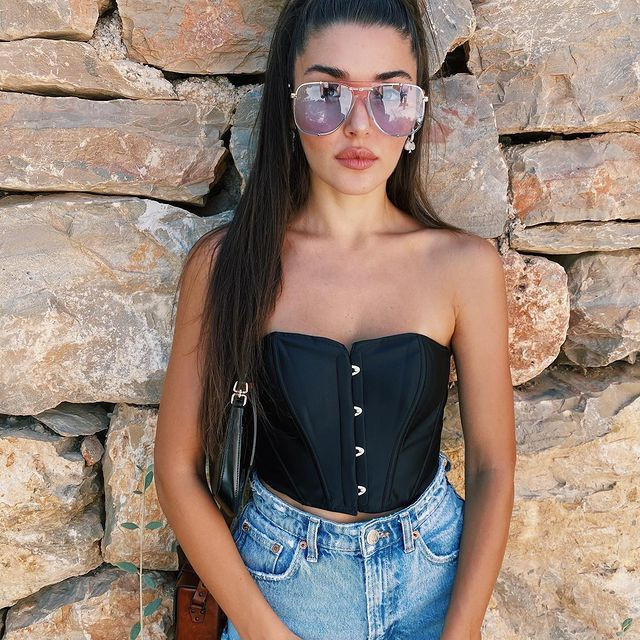 Hande Erçel süper minisiyle sosyal medyayı salladı! - Resim: 1