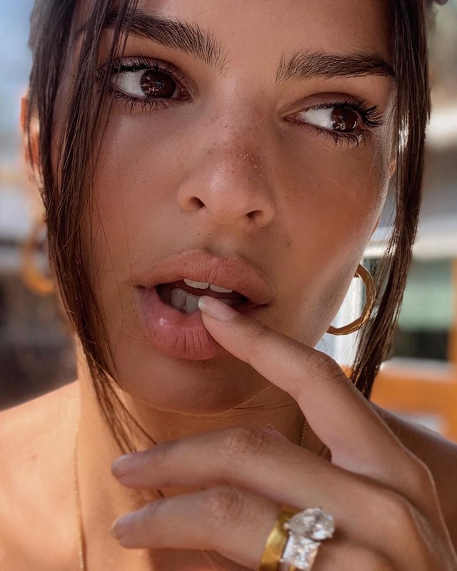 Emily Ratajkowski Instagram'da bu fotoğrafları paylaştı! - Resim: 23