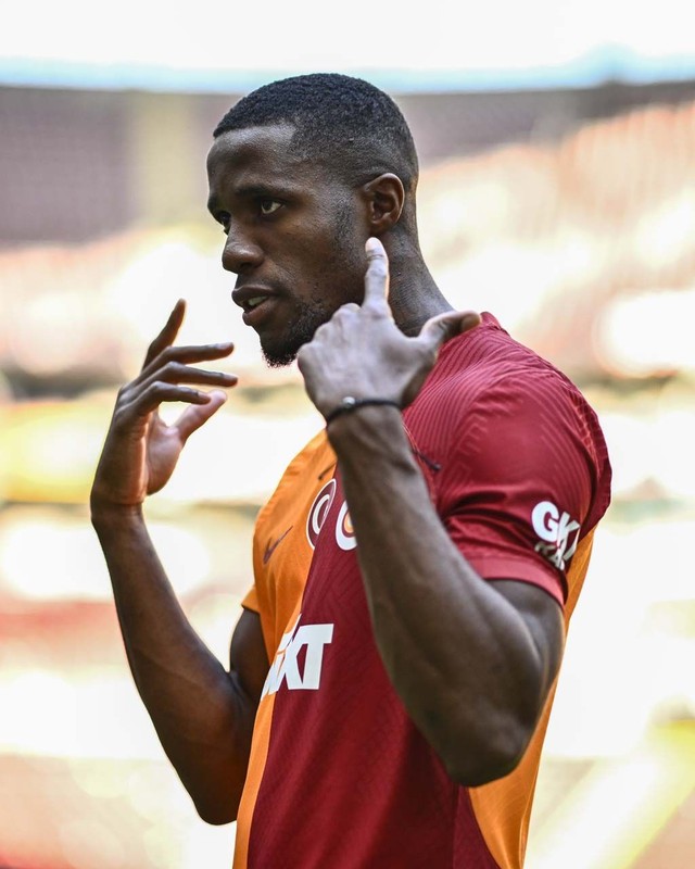 Sezonun hayal kırıklığı oldu! Galatasaray’da yıldız futbolcu gözden çıkarıldı! İstenen teklif gelmezse sözleşmesi feshedilecek - Resim: 5