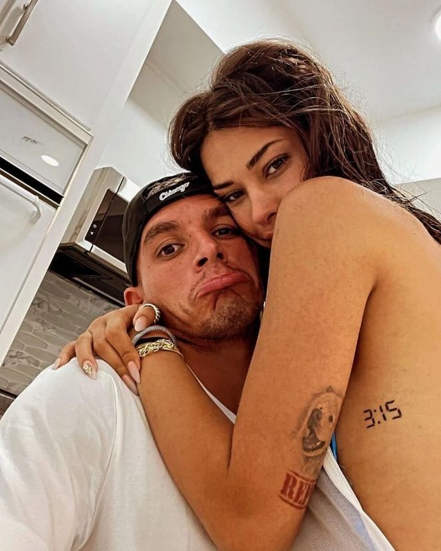 Devrim Özkan, aşka geldi! Galatasaray'ın Uruguaylı yıldızı Torreira'yı öpmelere doyamadı - Resim: 2