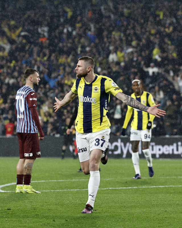 Fenerbahçe’nin 15 milyon euroluk yıldızı Trabzonspor maçında döktürdü! Performansı mest etti! Taraftara da müjdeyi verdi - Resim: 8