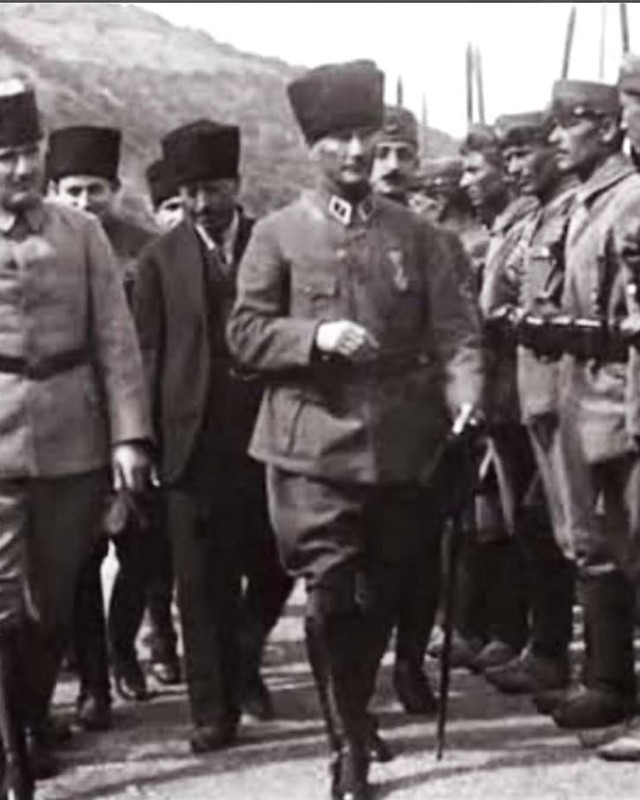 Ünlülerden 19 Mayıs paylaşımları! Sosyal medyada bayram coşkusu - Resim: 3