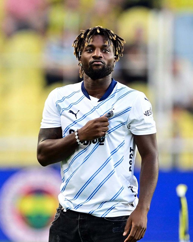 Fenerbahçe 8 milyon euroyu çöpe attı! Yıldız futbolcu takımdan gitti! “Profesyonellik adına en kötü oyunculardan biri” - Resim: 4